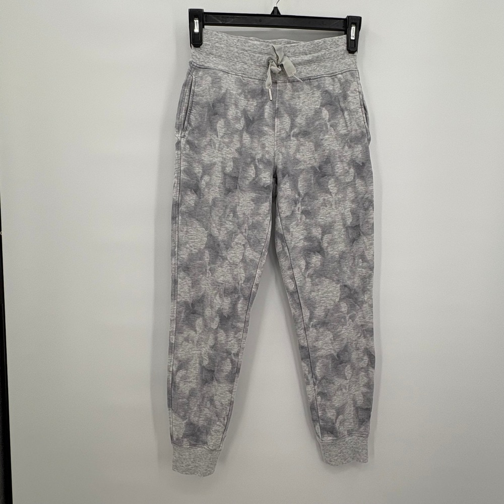 Athleta Balance Jogger Womens XS Grey Camo Cloud Print‎ Tencel Blend Sweatpants
